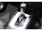 扱いやすい位置に配置されたフロアオートマチックです☆CVTを採用で滑らかでスムーズな走りが楽しめますよ♪