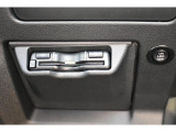 ETCは運転席インパネ右下に専用カバーによって埋め込まれています