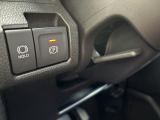 【電動パーキングブレーキ】指先だけで簡単操作♪アクセルを踏むと自動的に解除されます。【オートブレーキホールド機能】ブレーキペダルから足を離してもブレーキを保持!