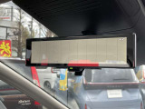 スマートルームミラーになっています 8人乗車時でも後方確認ができます