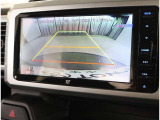 バックガイドモニターで、後方を確認しながら安心して駐車することができます。運転初心者も熟練者も必須の機能ですよ!
