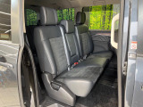 後部座席も気になるようなキズ・汚れやへたり等、大きなダメージはなく、良好な状態です。