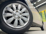 【純正14インチアルミホイール】外観にマッチした純正アルミホイールを装着しております。各種社外アルミホイールや、スタッドレスタイヤも取扱いしております。是非ご相談ください♪