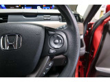 Hondaセンシングの機能のひとつ、アダプティブクルーズコントロール付!アクセルから足を離しても設定したスピードと前車との車間を保ち走行してくれます!車線維持もアシスト☆高速道路で疲労軽減ですね☆