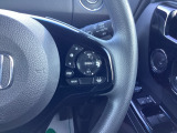 Hondaセンシングの機能のひとつ、アダプティブクルーズコントロール付!アクセルから足を離しても設定したスピードと前車との車間を保ち走行してくれます!車線維持もアシスト☆高速道路で疲労軽減ですね☆