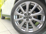 【純正20インチアルミホイール】外観にマッチした純正アルミホイールを装着しております。各種社外アルミホイールや、スタッドレスタイヤも取扱いしております。是非ご相談ください♪