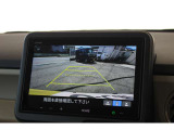 もちろんリアカメラも装備。安心、安全のために駐車時などの後方死角を減らします。また切り替えボタンを操作するとで、ノーマルビュー・ワイドビュー・トップダウンビューの切り替えが可能です!