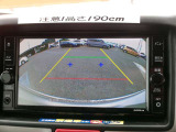 駐車に便利なバックモニター搭載車です。後方の映像が見えるのでバックも安心です。