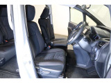すわり心地の良い運転席・助手席です。長時間のドライブの疲れ軽減に貢献します。どうぞ快適なドライブを♪