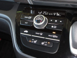 エアコンはオートエアコンでお好みの温度調整が出来、オールシーズン快適にドライブできます!さらに、運転席&助手席シートヒーターが付いてます。HIとLOの2段階に温度設定が可能です。