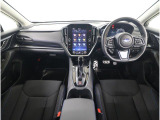 ■視界良好で運転しやすいコックピットです。シンプルで操作性の良いインパネ回りにデザインされ、SUBARUは安全性能に徹底的にまでこだわった視界設計を行っています。