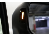 スバルリヤビークルディテクション(SRVD)のインジケータ。後側方の死角から接近する車両を点滅や点灯でお知らせ