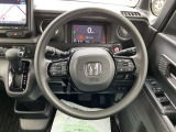 ステアリングにはホンダセンシング操作スイッチ、オーディオ操作スイッチが配置されています♪