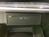 【CD/DVDデッキ】オプションのCD/DVDデッキを搭載。ディスプレイオーディオでエンタメをお楽しみいただけます。