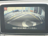 【バックカメラ】駐車時に後方確認もできますので、大きなお車が不安なお客様でも安心してお乗り頂けます。