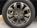 アルミホイール付き!「純正」なので車のデザインともマッチしています。