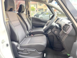運転席シート廻りは使用感も少なく、良好な状態となっています。前オーナー様が丁寧に使っていたことがよくわかりますね。