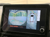【パノラミックビューモニター】専用のカメラにより、上から見下ろしたような視点で360度クルマの周囲を確認することができます☆死角部分も確認しやすく、狭い場所での切り返しや駐車もスムーズに行えます。