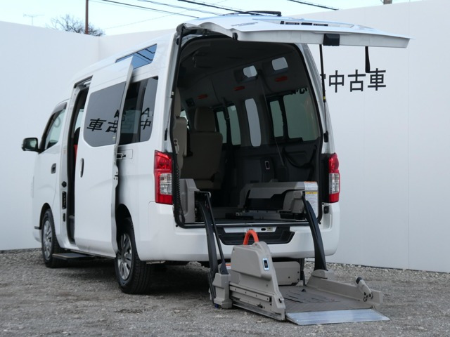 NV350キャラバン  2.5 チェアキャブ 車いす2名仕様