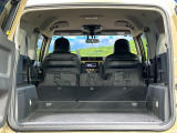 普段のお買い物や通勤、送迎等に十分な荷室スペースを確保しております。セカンドシートを倒すと、大きな荷物の積載も可能です♪