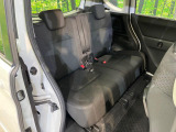 後部座席も気になるようなキズ・汚れやへたり等、大きなダメージはなく、良好な状態です。