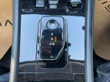 電動シフトレバーです。操作も非常に簡単ですよ。