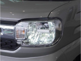 【ヘッドライト】省電力で長寿命の明るく運転しやすいLEDヘッドランプです。明るく照らすので暗い夜道からお客様を守ってくれます。お近くのスズキ自販島根までお越しください。