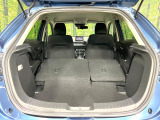 普段のお買い物や通勤、送迎等に十分な荷室スペースを確保しております。セカンドシートを倒すと、大きな荷物の積載も可能です♪
