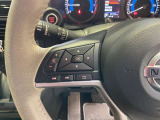 ステアリングスイッチ付きなので、目線を下げずにオーディオ操作をする事が出来ます。
