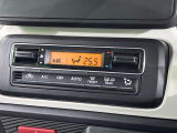 【オートエアコン】一度お好みの温度に設定すれば、車内の温度を検知し風量や温度を自動で調整。暑い&hellip;寒い&hellip;と何度もスイッチ操作をする必要はありません。快適な車内空間には必須の機能ですね♪