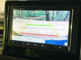 【バックカメラ】駐車時に後方がリアルタイム映像で確認できます。大型商業施設や立体駐車場での駐車時や、夜間のバック時に大活躍!運転スキルに関わらず、今や必須となった装備のひとつです!