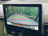 【バックカメラ】駐車時に後方がリアルタイム映像で確認できます。大型商業施設や立体駐車場での駐車時や、夜間のバック時に大活躍!運転スキルに関わらず、今や必須となった装備のひとつです!