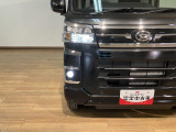 令和7年11月登録走行6kmの届出済未使用車☆ターボエンジン搭載!広々としたキャビンを実現したスクエアボディを採用。最小回転半径4.2mで狭い駐車場そして細道や曲道での走行もスムーズに行えます。