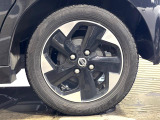 【純正アルミホイール】外観にマッチした純正アルミホイールを装着しております。各種社外アルミホイールや、スタッドレスタイヤも取扱いしております。是非ご相談ください♪
