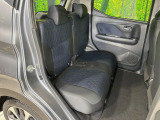 後部座席も気になるようなキズ・汚れやへたり等、大きなダメージはなく、良好な状態です。