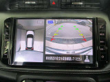 アラウンドビューモニター搭載。車体を4方向のカメラで「上から見下ろしたような映像」を映します。車庫入れが苦手な方も映像サポートでラクラク駐車できます。