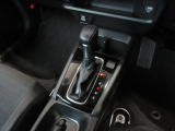 扱いやすい位置に配置されたフロアオートマチックです☆CVTを採用で滑らかでスムーズな走りが楽しめますよ♪