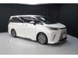 LEDヘッドランプにはアダプティブハイビームシステム「AHS」を採用。光検出カメラで車両検出をし、先行車や対向車に直接ハイビームを当てないように部分遮光します。