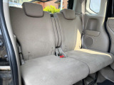 後部座席も気になるようなキズ・汚れやへたり等、大きなダメージはなく、良好な状態です。