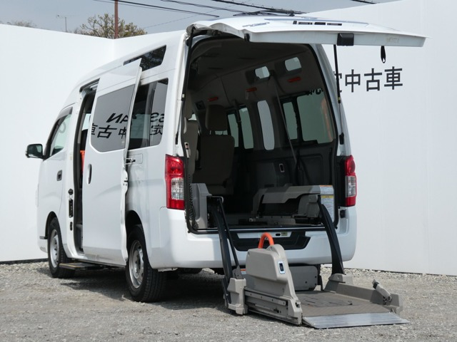 NV350キャラバン  2.5 チェアキャブ 車いす2名仕様