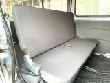 後部座席も気になるようなキズ・汚れやへたり等、大きなダメージはなく、良好な状態です。