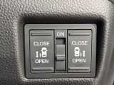 【両側パワースライドドア】スマートキーや運転席のスイッチで後席両側スライドドアの開閉が可能♪電動だから力を入れてドアを開ける必要が無く、小さなお子様でも簡単に開け閉めでき快適です♪