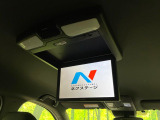 【フリップダウンモニター】大画面モニターで後席でもエンタメをお楽しみいただけます。小さなお子様にも大人気の装備です♪