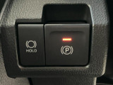 便利で快適な電動パーキングブレーキを装備!停車したときにブレーキペダルから足を離しても停車を維持する『ホールド機能』が付いています。渋滞時等、ずっとブレーキペダルを踏んでいなくても良いので運転が楽に♪