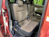 後部座席も気になるようなキズ・汚れやへたり等、大きなダメージはなく、良好な状態です。
