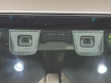 【スズキ デュアルカメラブレーキサポート】走行中に前方の車両等を認識し、衝突しそうな時は警報とブレーキで衝突回避と被害軽減をアシスト。より安全にドライブをお楽しみいただけます。