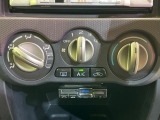 寒い冬も暑い夏も全席に快適な空調を届けてくれる、ダイヤル式エアコンを装備♪