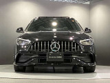 フロントグリル中央に大きく輝くスリーポインテッドスター。メルセデスベンツならではのステータスを強く感じる事ができます