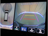 前後左右4つのカメラを合成して上から見ているような感覚で駐車を行っていただけます♪ 切り替えスイッチであらゆるカメラモードに切り替えが可能です!