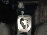 CVT(無段変速機)搭載で、滑らかな加速と快適な走行を実現。街乗りから高速までストレスの少ないドライブが可能です